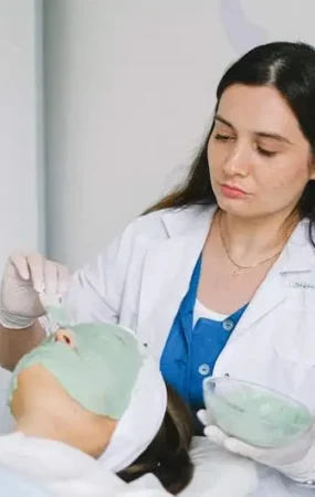 How Expertise Shapes the Outcome of Cosmetic Procedures
